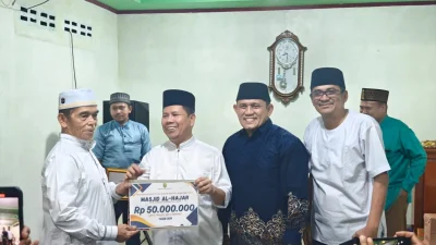 Aspirais Ferdinan Syolihin untuk Masjid Al Hajar Desa Mensere Diserahkan Bersama Bupati